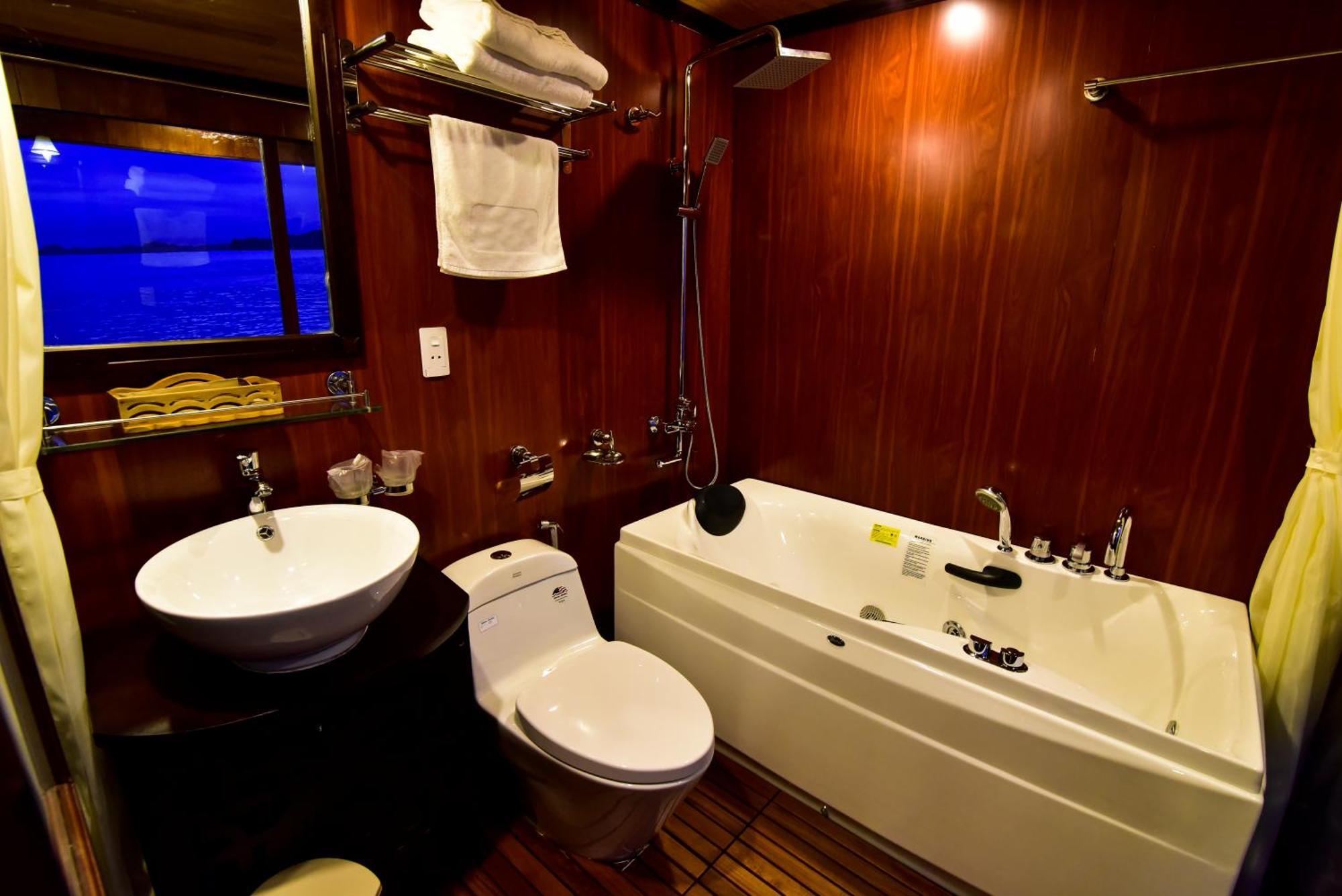 Hotel Renea Cruises Halong Ha Long Exteriér fotografie