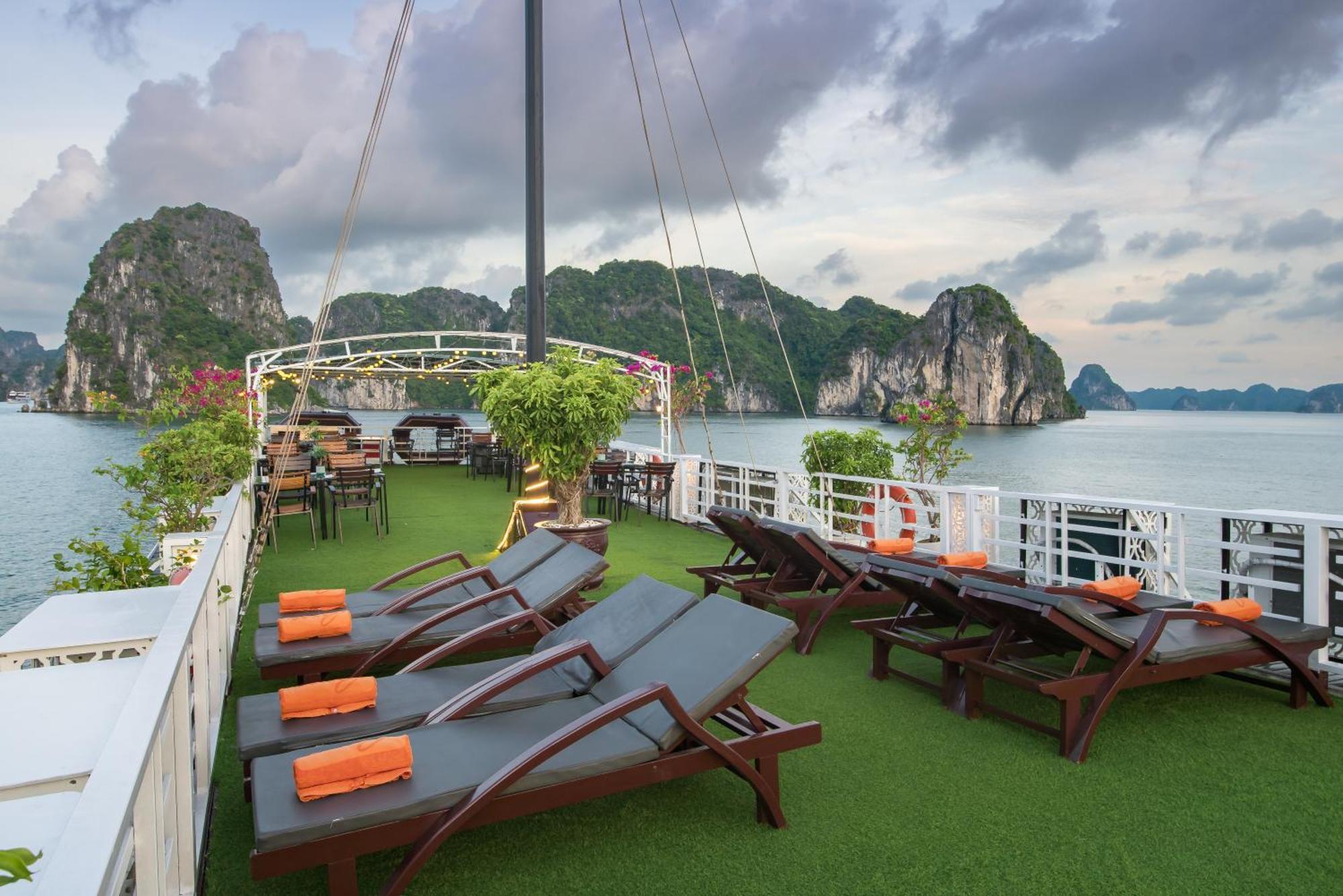 Hotel Renea Cruises Halong Ha Long Exteriér fotografie