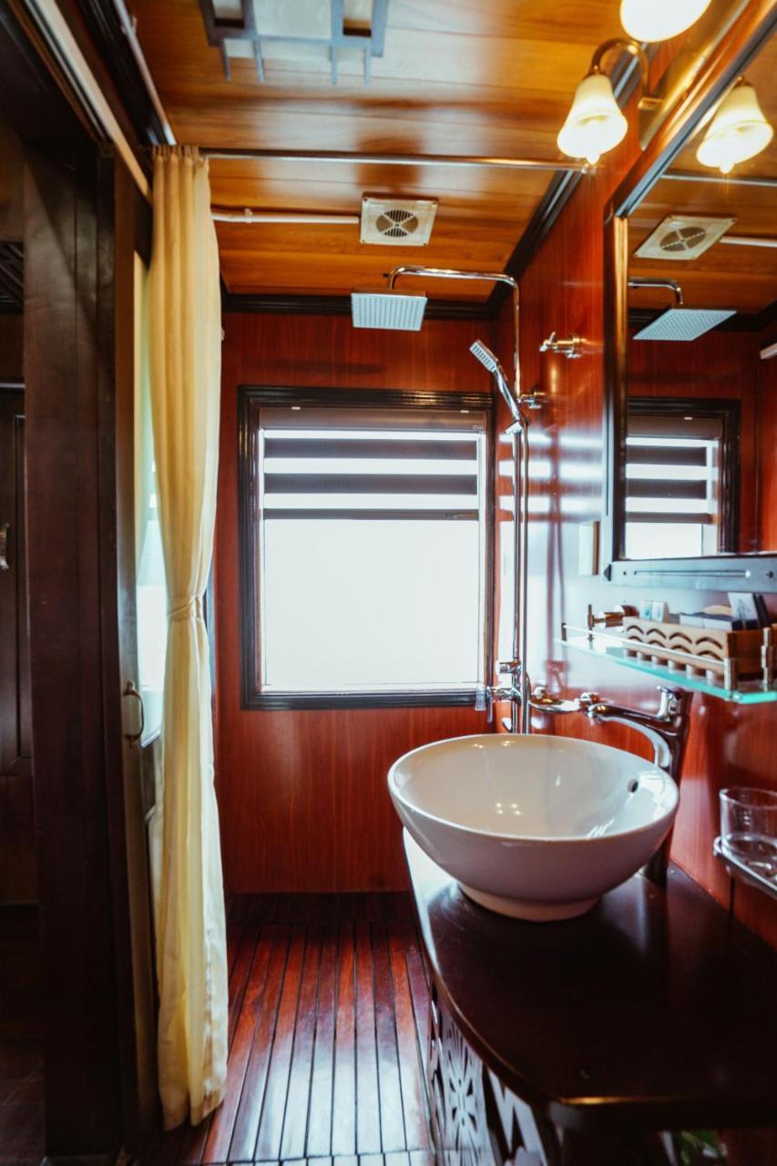 Hotel Renea Cruises Halong Ha Long Exteriér fotografie